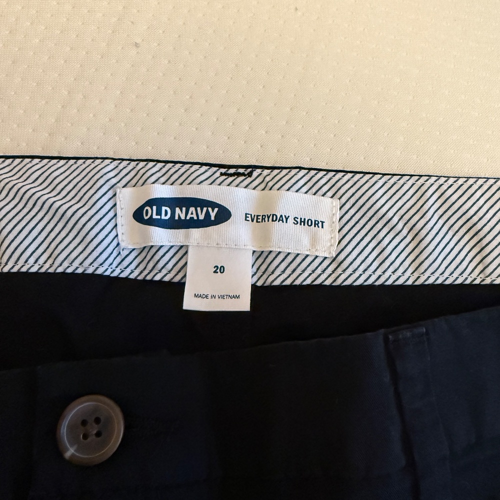 Old Navy Everyday Shorts - Picture 2 of 2